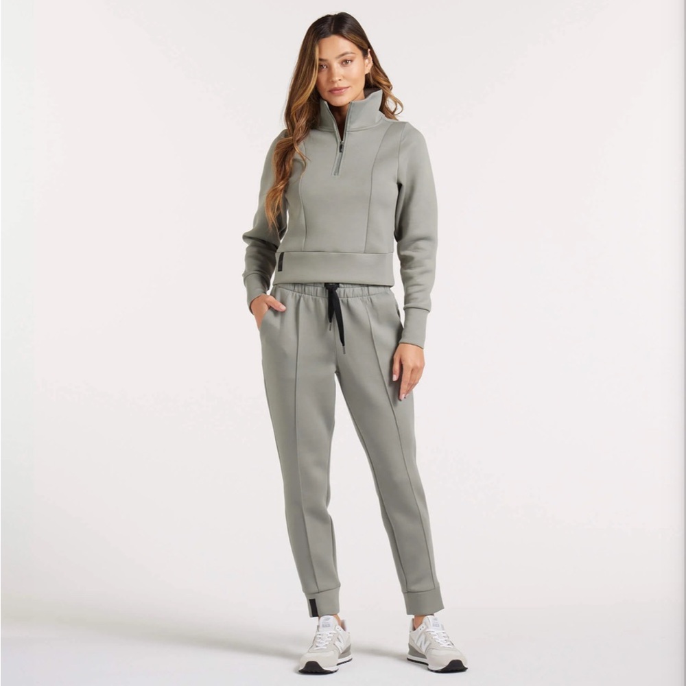 NWT UNRL LuxBreak Sweat Jogger in Eucalyptus – Size Large